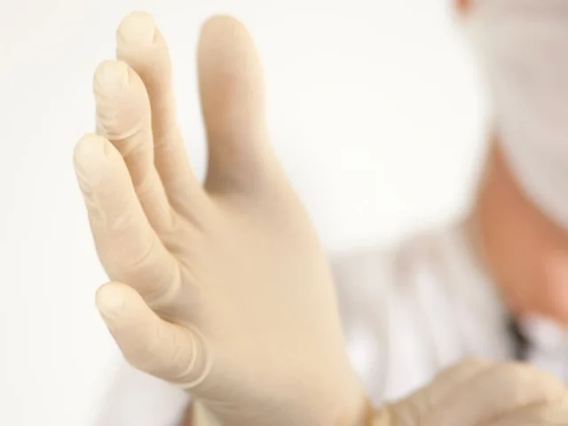 مدیریت واکنش آنافیلاکسی به لاتکس در کودکان